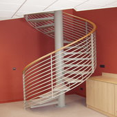 Escalier acier hélicoïdale avec main courante bois