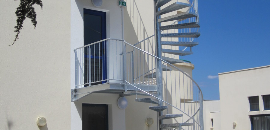 Escalier hélicoïdal galvanisé avec palier