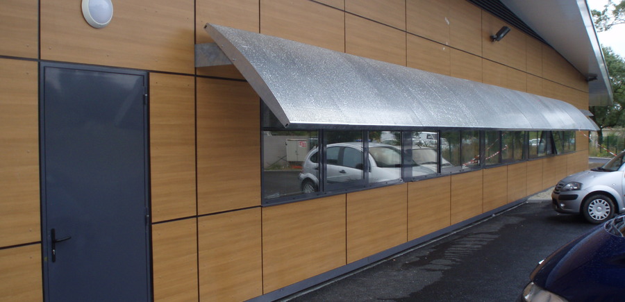 Cyclotron - CHU Nantes - Eiffage : Brise soleil en tole perforée galvanisée