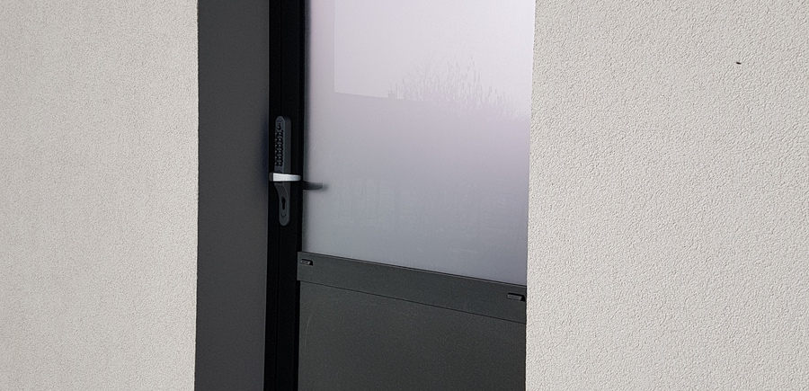Porte extérieure aluminium vitrage opale