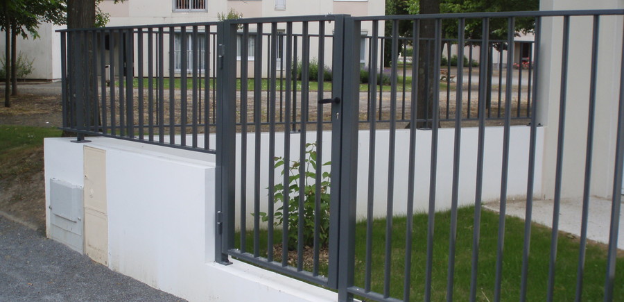 Nantes : Portillon et Clôture barreaudé en aluminium